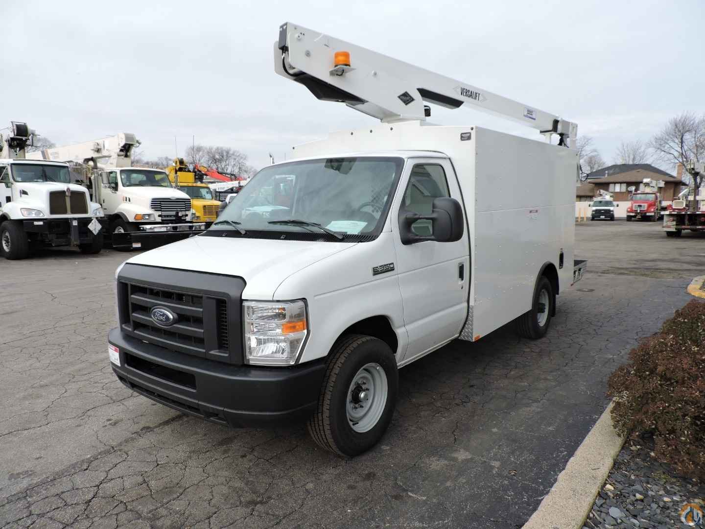 Versalift Vantel-29-NE, mounted on a 2018 Ford E350