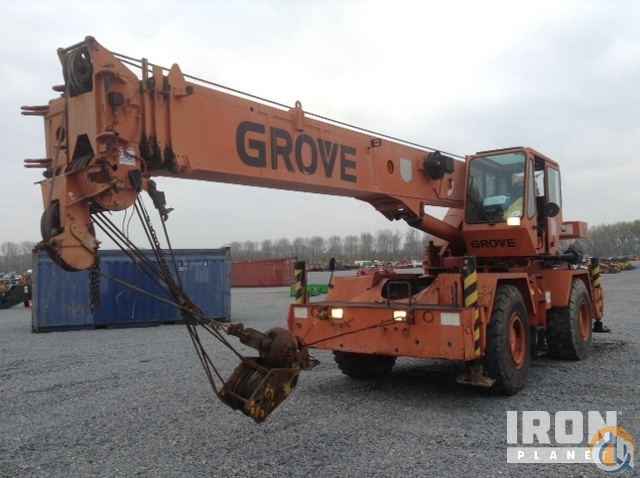 Grove RT 530 E Rough Terrain Crane
