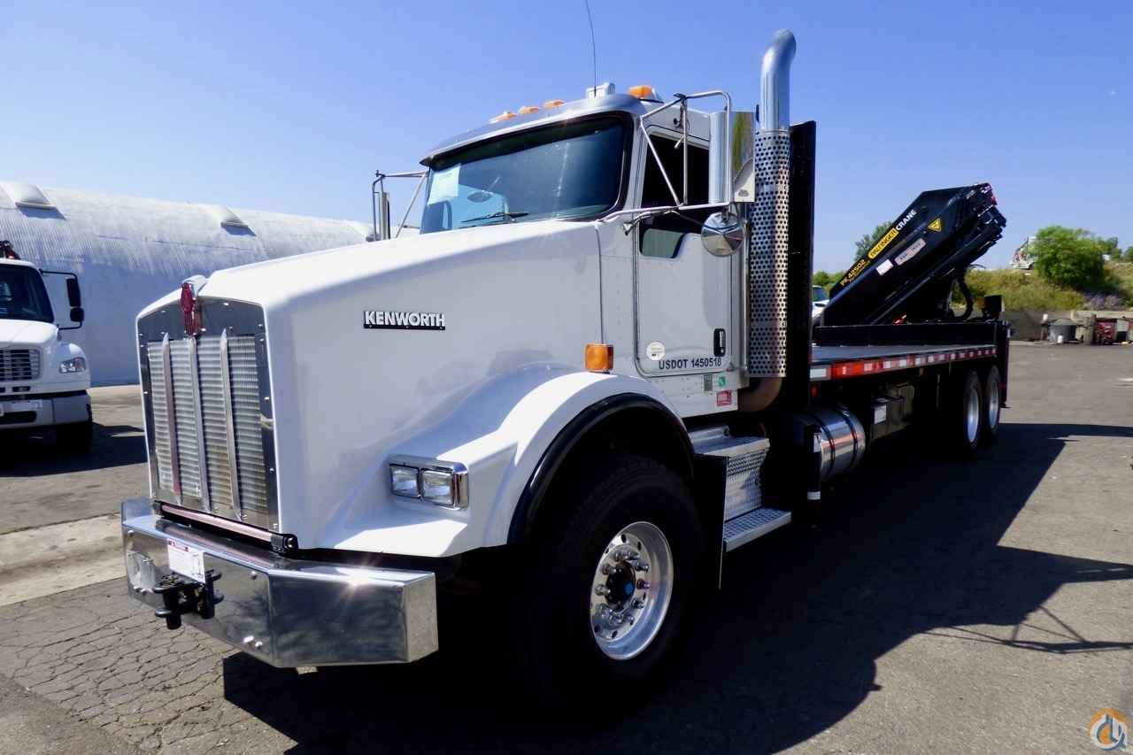 Palfinger PK 42502 knuckle boom mounted to 2010 Kenworth T800 flatbed