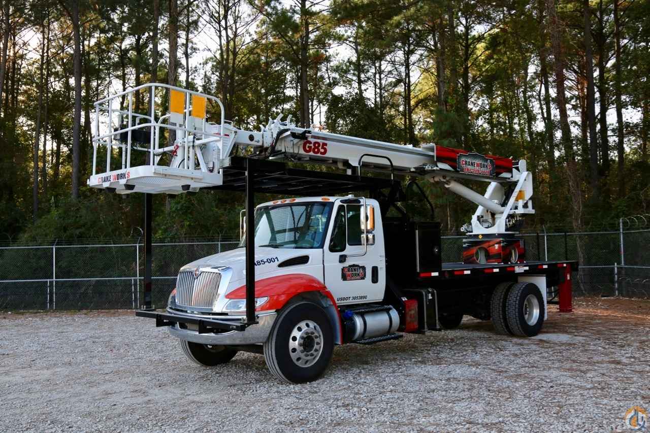 Elliott G85R HiReach bucket truck mounted to International 4300 SBA 4x2 chassis