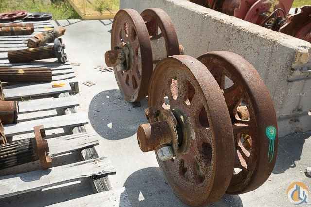 MANITOWOC 30655 FRONT ROLLER 4600