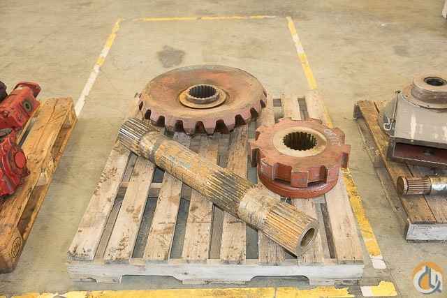 MANITOWOC 21334 TRAVEL SHAFT