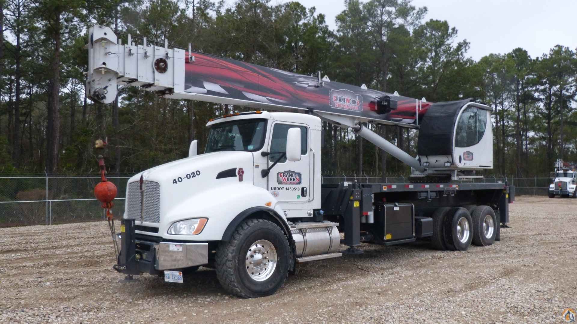 Manitex 40124S mounted to 2013 Kenworth T440 chassis – includes man basket