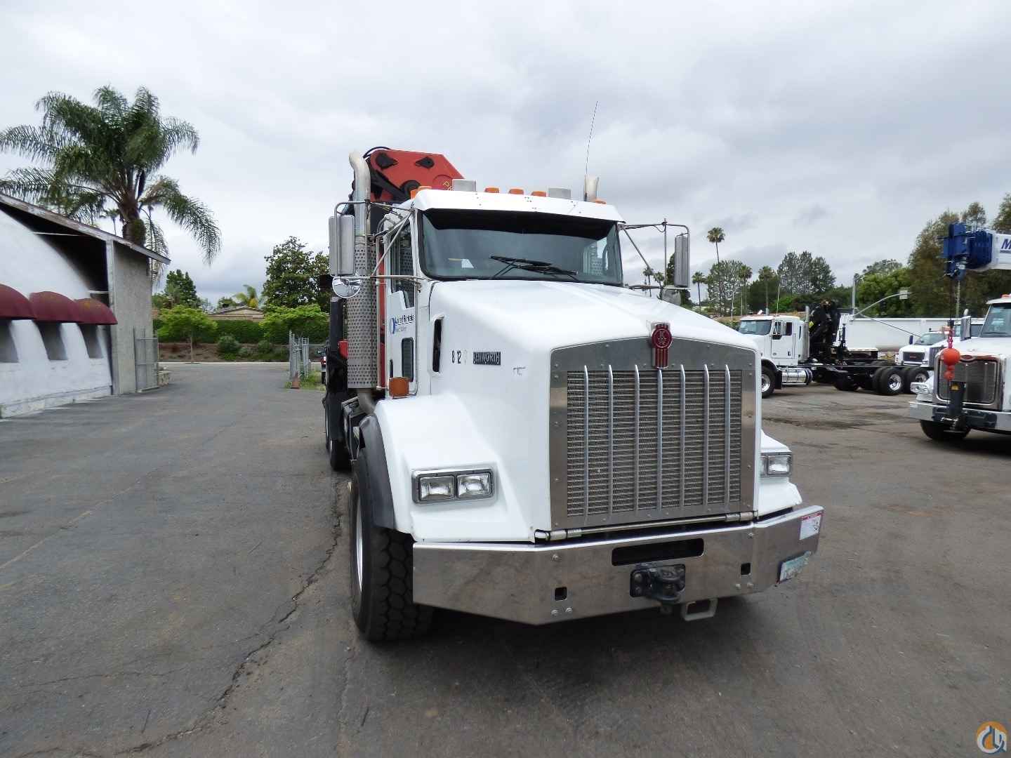 Palfinger PK 56002 D knuckle boom mounted to 2005 Kenworth T800 tractor