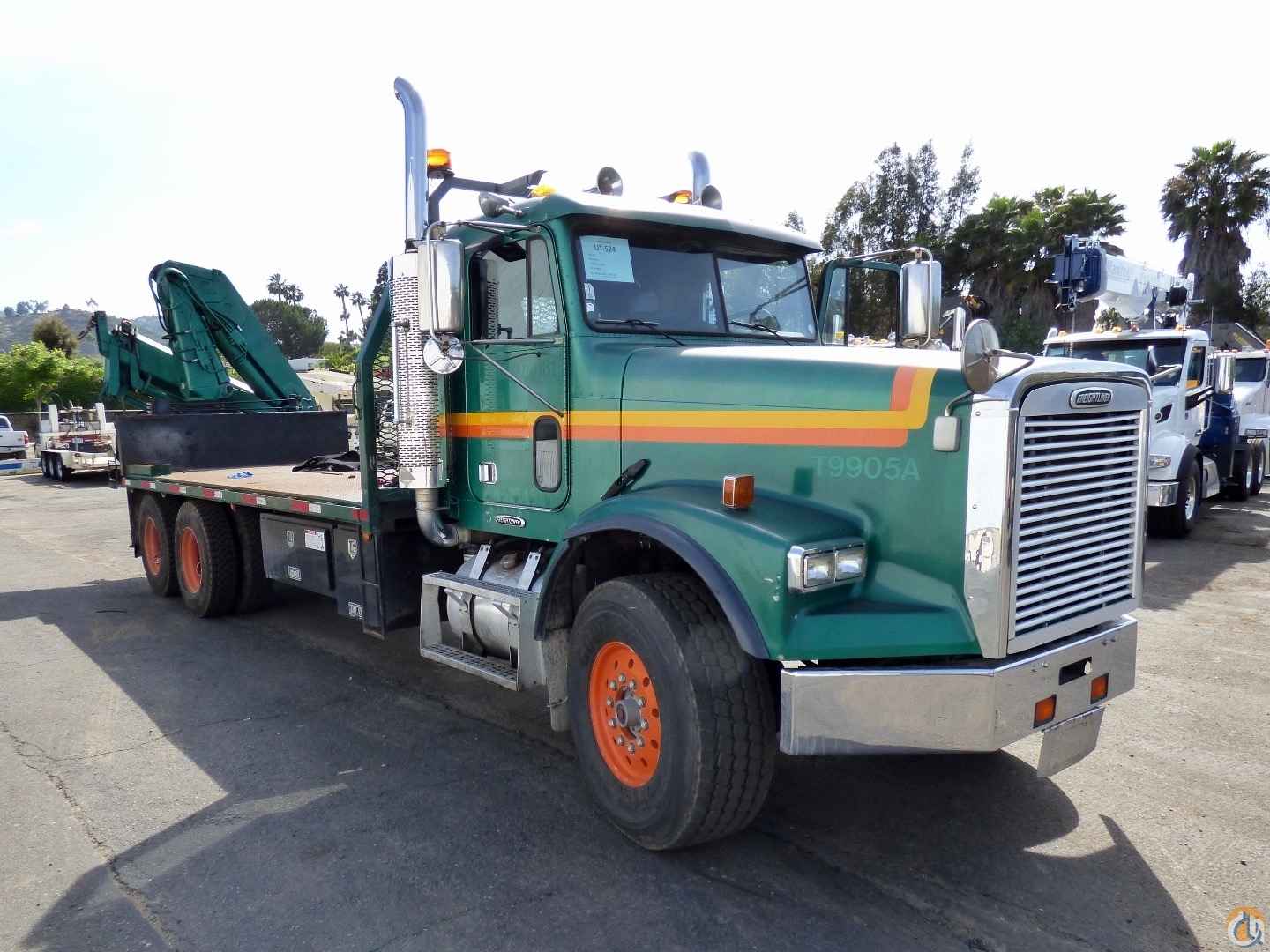 Hiab 300-3 articulating crane mounted to Freightliner FLD 120S chassis