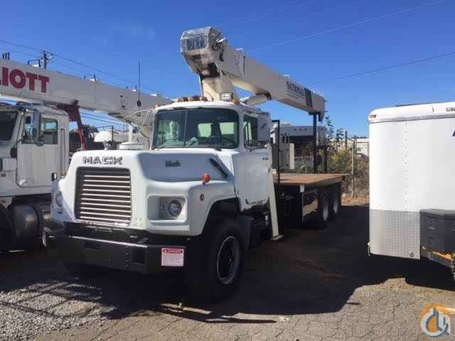 1991 Mack DM690 with National 900 Series 23 Ton Boom Truck