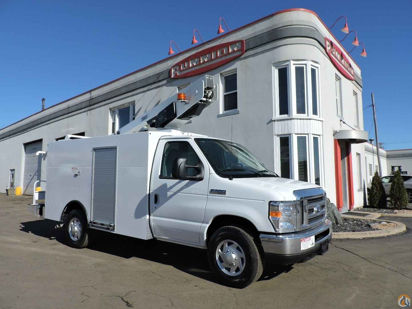 VERSALIFT VAN TEL29N / Ford E350 Cutaway