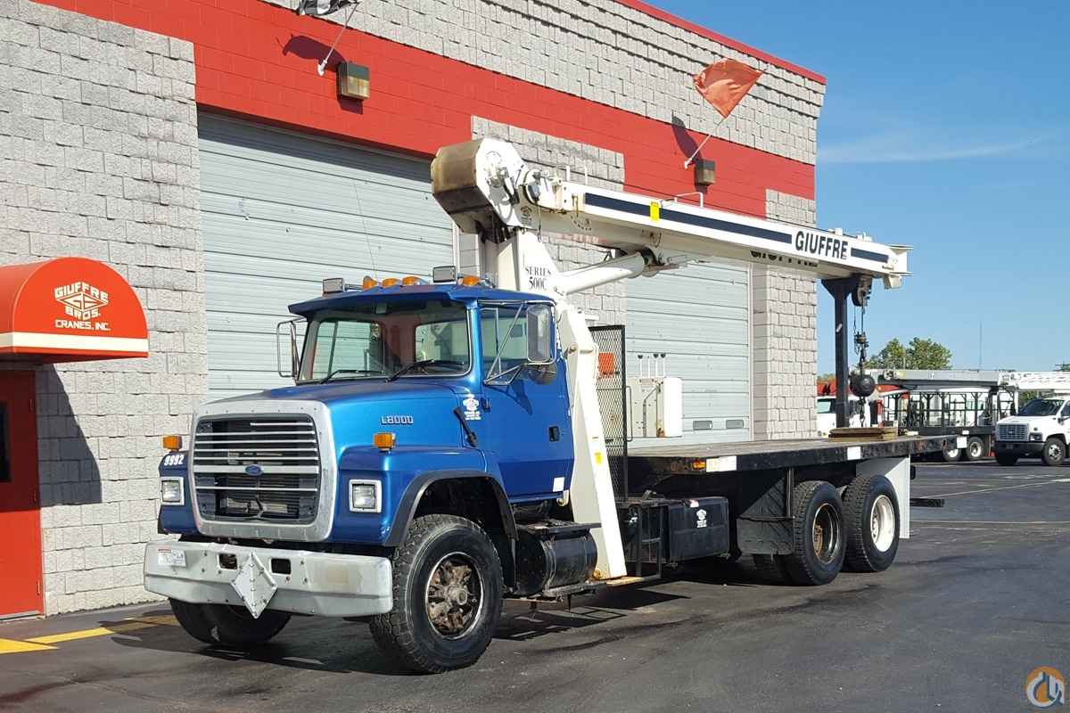 USED 15 TON NATIONAL ON FORD TRUCK