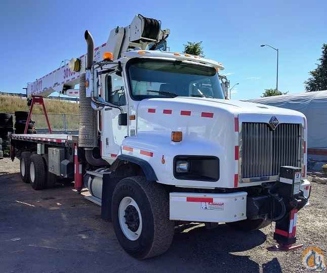 2011 ELLIOTT 30105F BOOM TRUCK