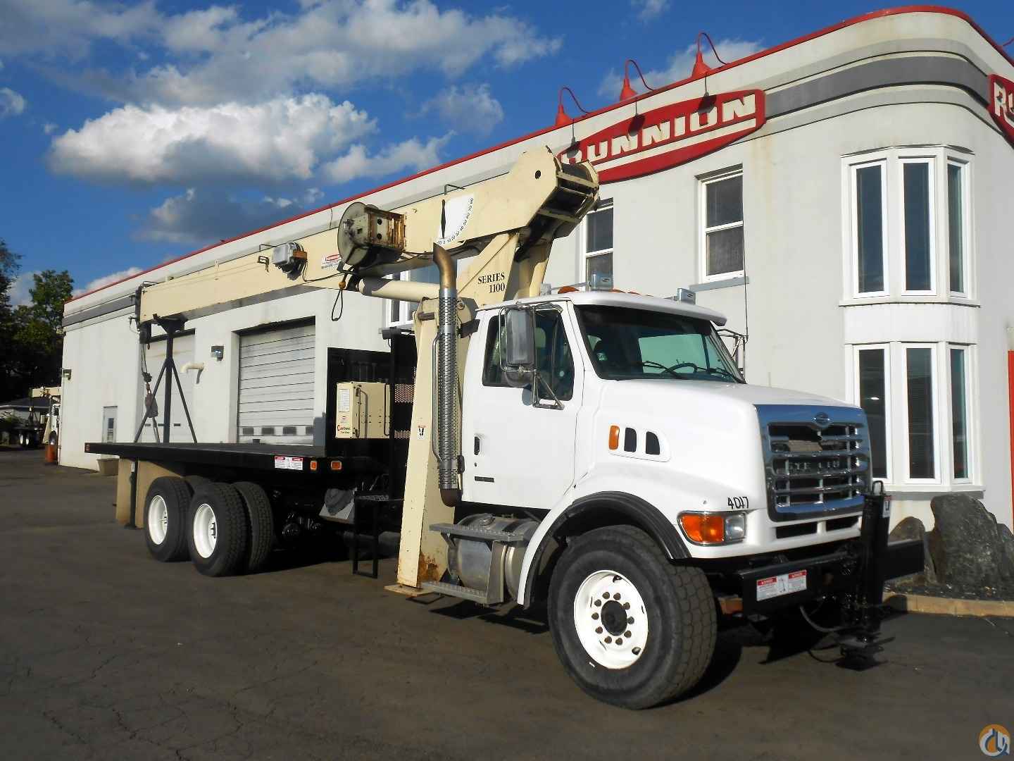 2005 National Crane 11105, 2005 Sterling LT9513