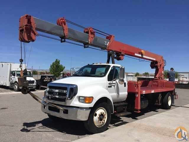 2005 Unique UNIC 82' Single-Axle Rear Mount
