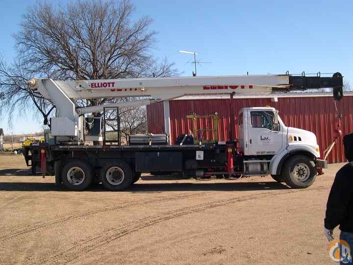 USED 32 TON ELLIOT - 117' MAIN BOOM AND 26' JIB!