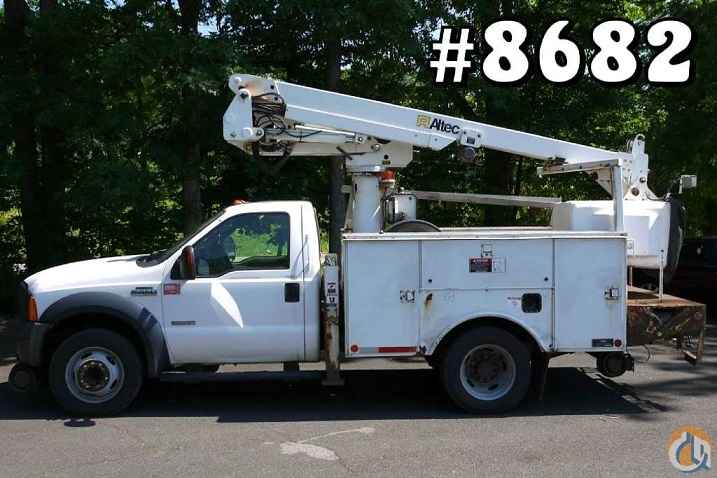 Used 2006 Altec AT235 Bucket Truck
