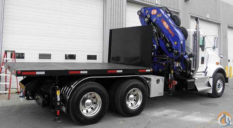 NEW PM 45028 KNUCKLE BOOM – 70′ REACH on NEW 2015 WESTERN STAR 4700 T/A TRACTOR with 12′ REMOVABLE DECK – 470 HP – ULTRASHIFT