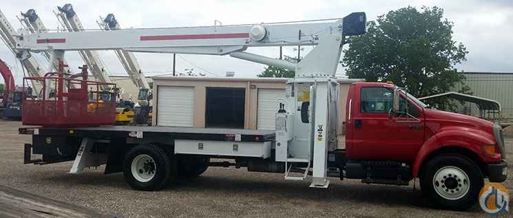 Altec AC18-70B 18 ton Boom Truck - SUPER LOW MILEAGE!!!