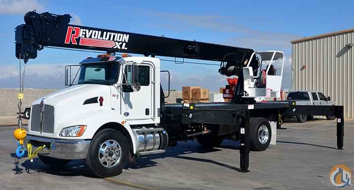 **SPECIAL** New 2014 Kenworth Single axle with REVOLUTION XL Crane 102' tip height!!