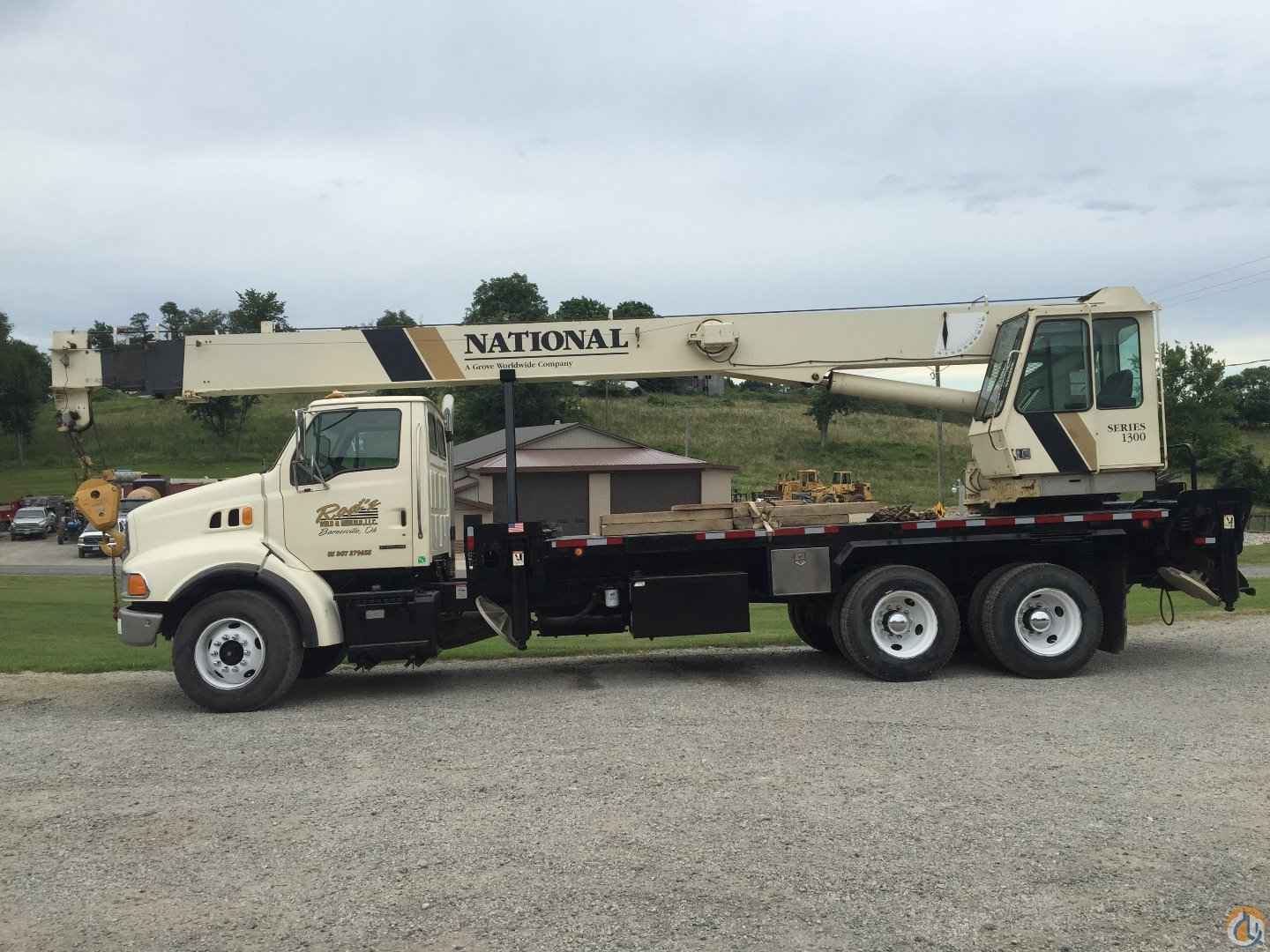 2001 National Boom Truck