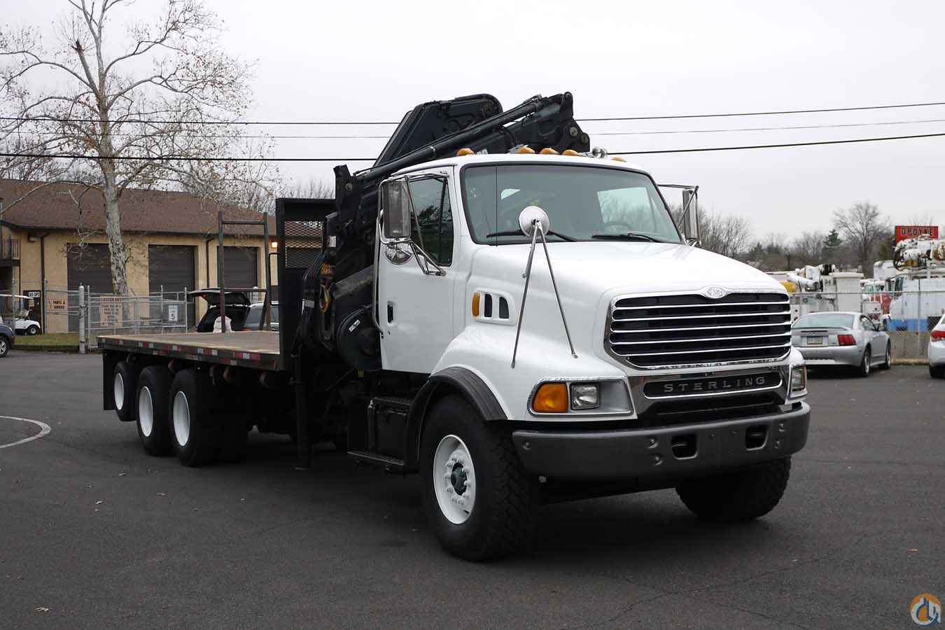 2004 STERLING HIAB KNUCKLEBOOM CRANE TRUCK: 13 TON