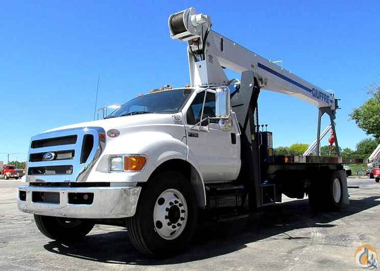 19 ton Manitex on Ford Chassis. Automatic Transmission!