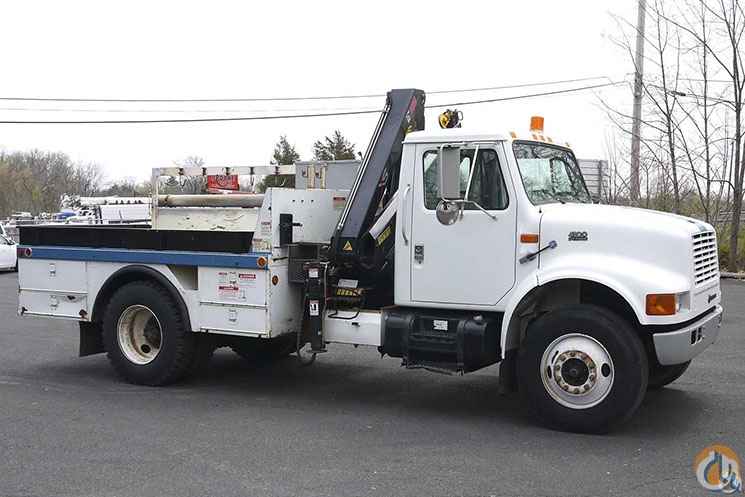 2004 HIAB 088-CL KNUCKLEBOOM; 2.5 TON CRANE TRUCK