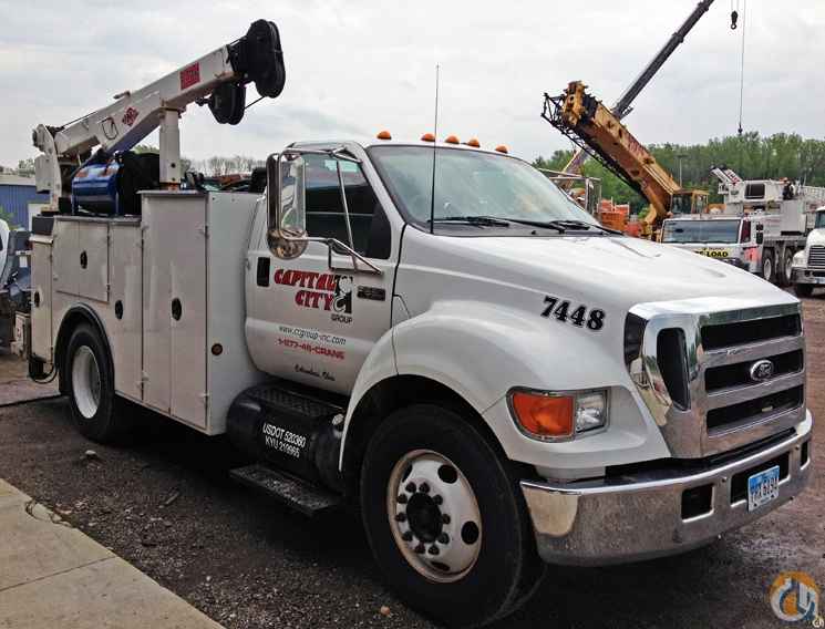 2006 Ford 650XL Super Duty w/ IMT Service Crane