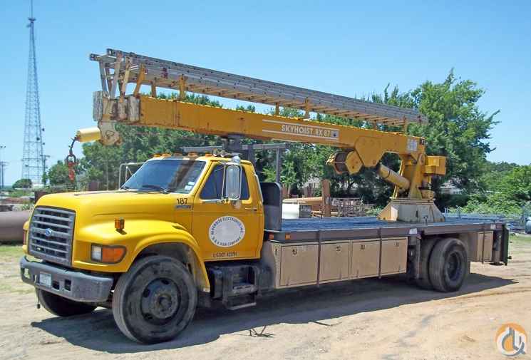 SkyHoist Crane on 1997 Ford F800 truck