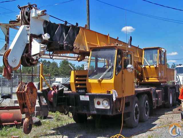 35-TON HYDRAULIC TRUCK CRANE