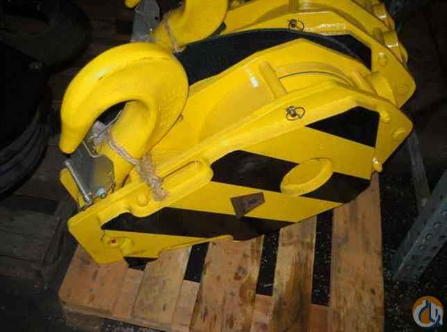 New- 22 Ton Hook Block
