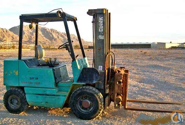 1989 Clark Forklift Model GPS25MC
