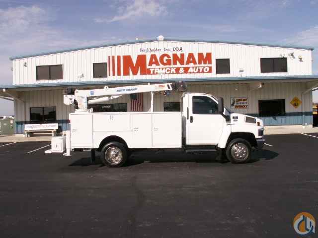 2004 Chevrolet C5500 Utility Bed 5005H Auto Crane