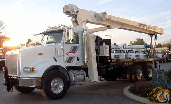 National Crane stand up boom truck for sale, model 8100D 23Ton with 44 foot jib. 2007 Peterbilt 378 truck
