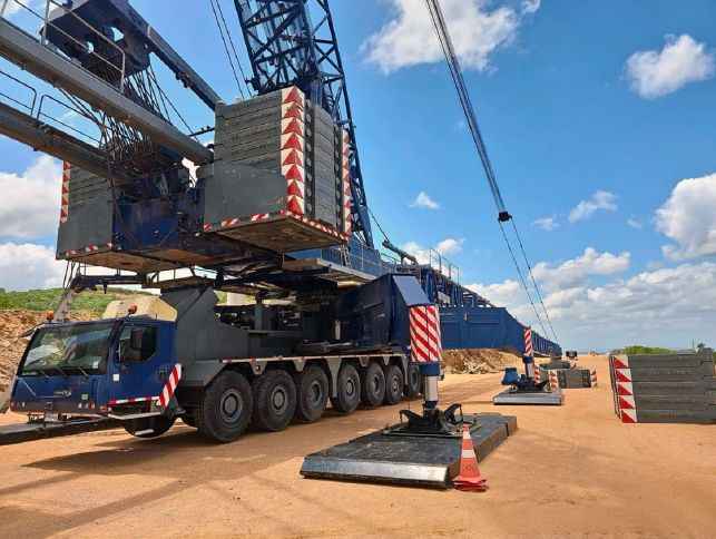 2012 Liebherr LG1750