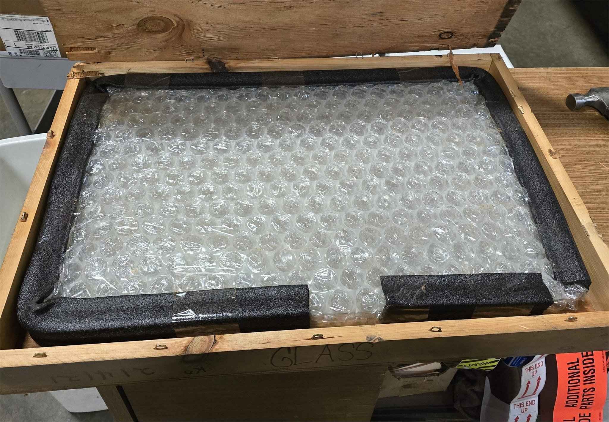 TEREX RH REAR GLASS STATIONARY FOR TEREX T300