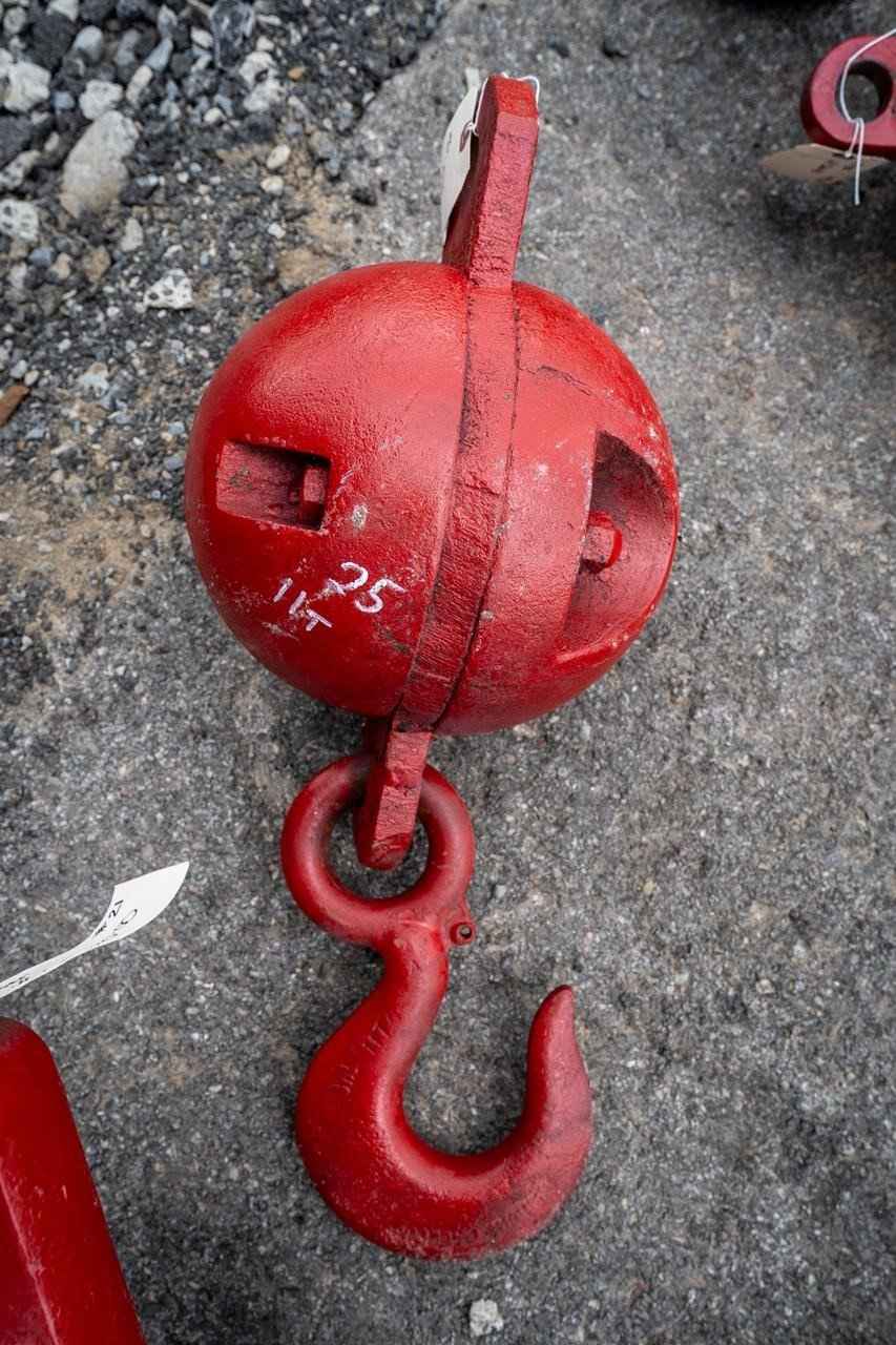 11 TON HOOK BALL