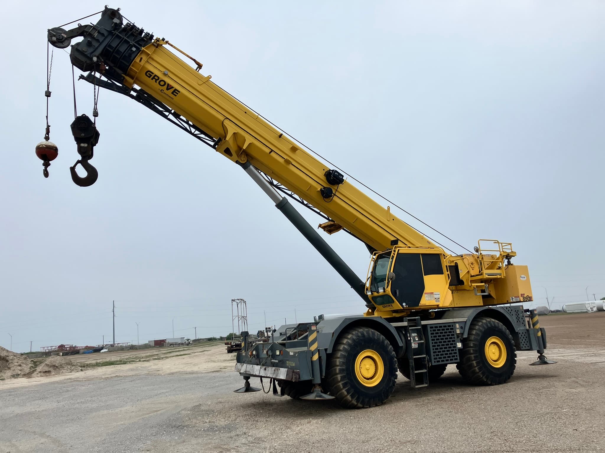2015 Grove RT890E