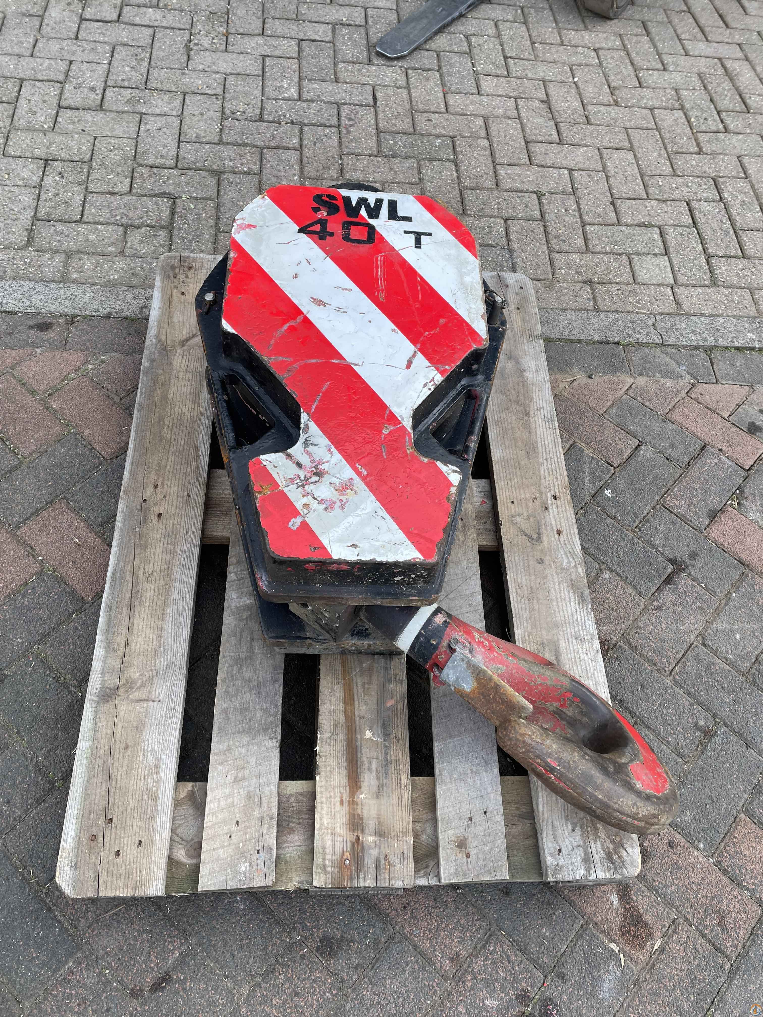 3054276 - 40 Ton hookblock 16mm 3 sheave single hook