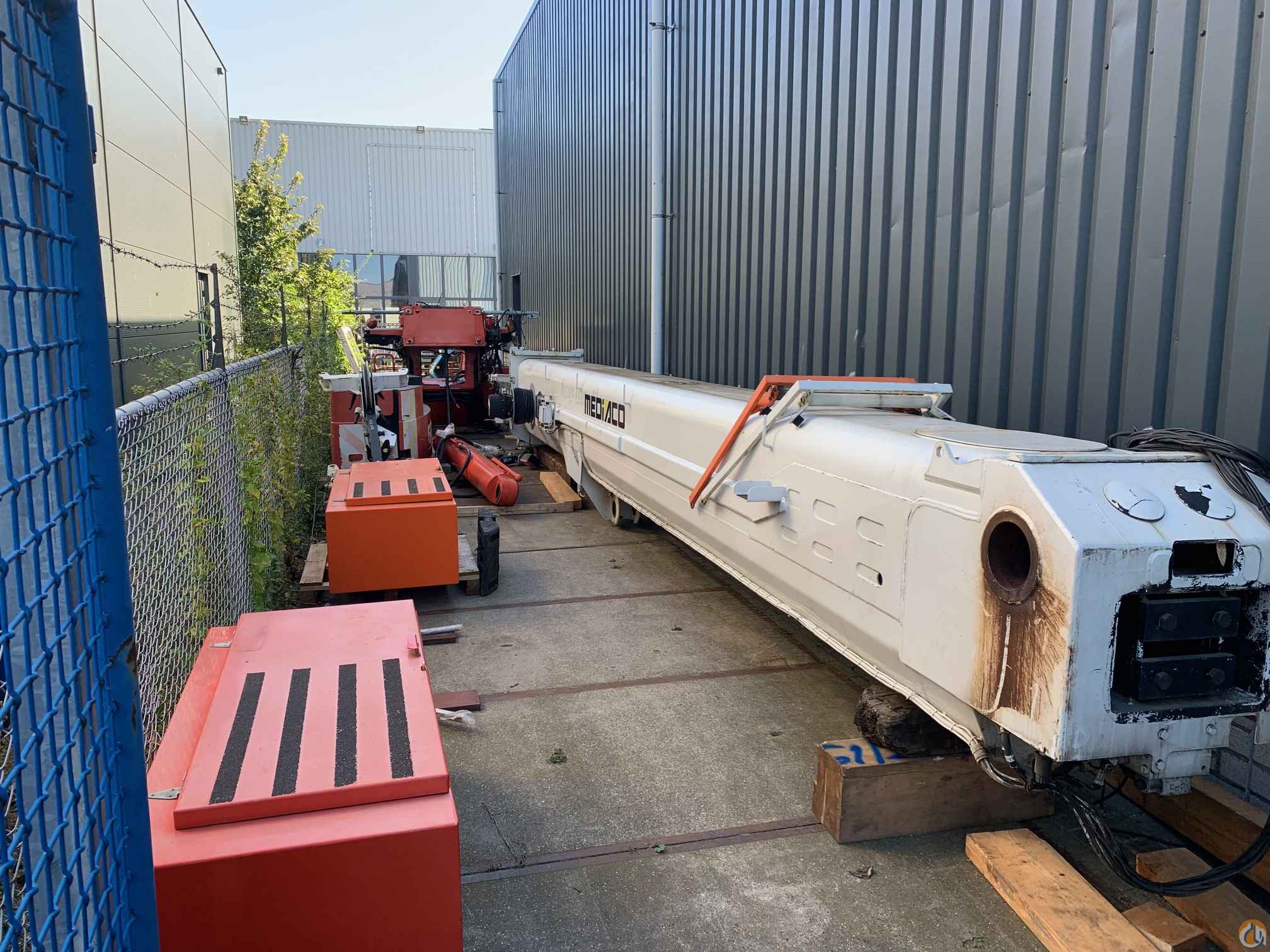 3238933 - Complete boom