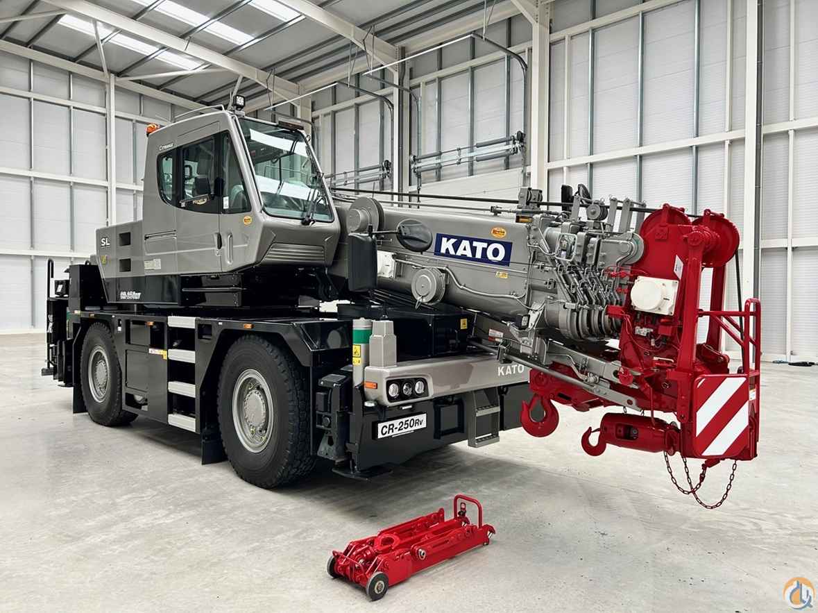 2022 Kato CR-250Rv