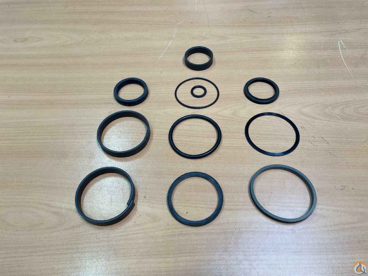 9372102757 - SEAL KIT