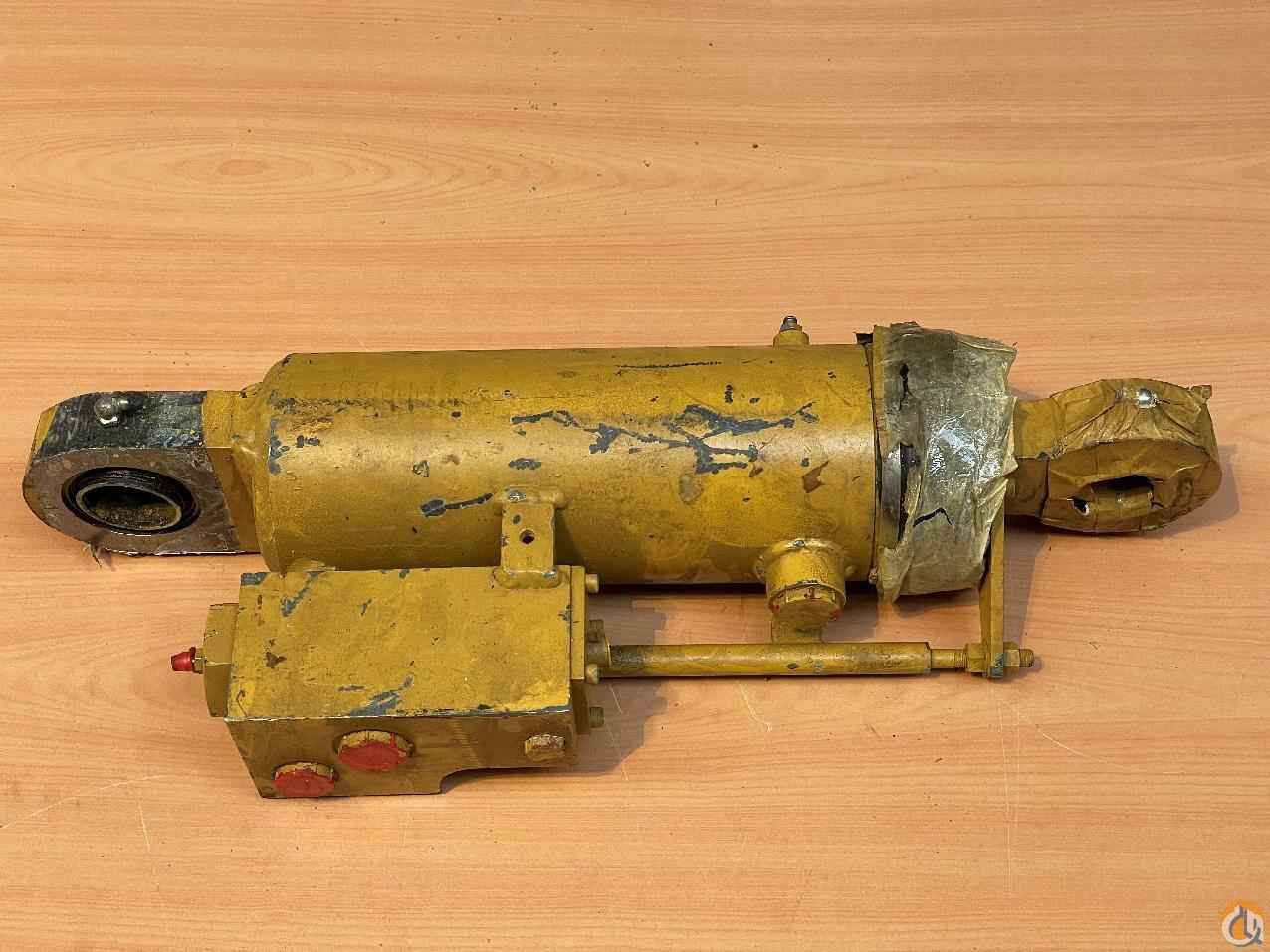 7372990219 - SUSPENSION CYLINDER