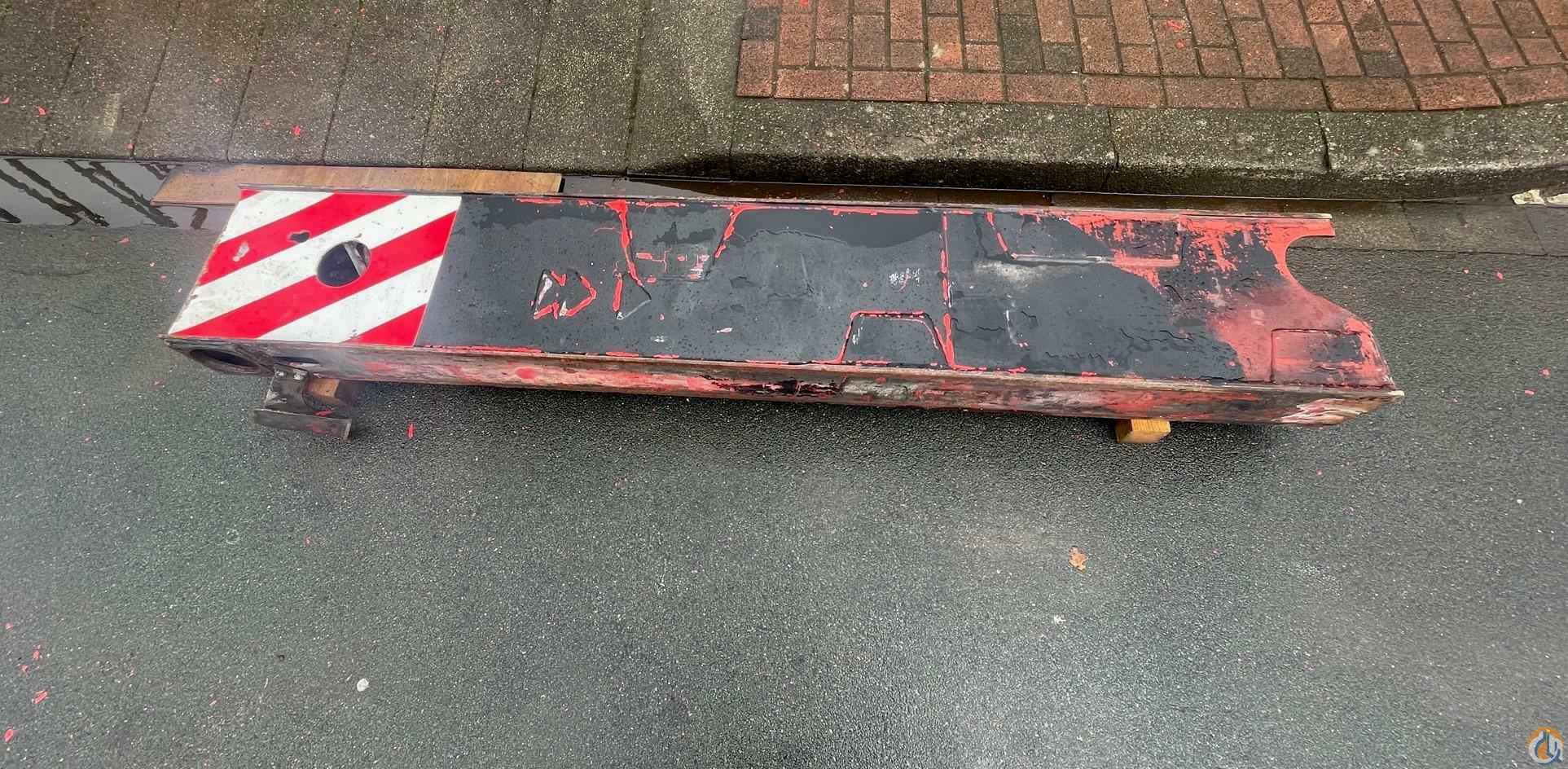 2287923-U - OUTRIGGER REAR-USED