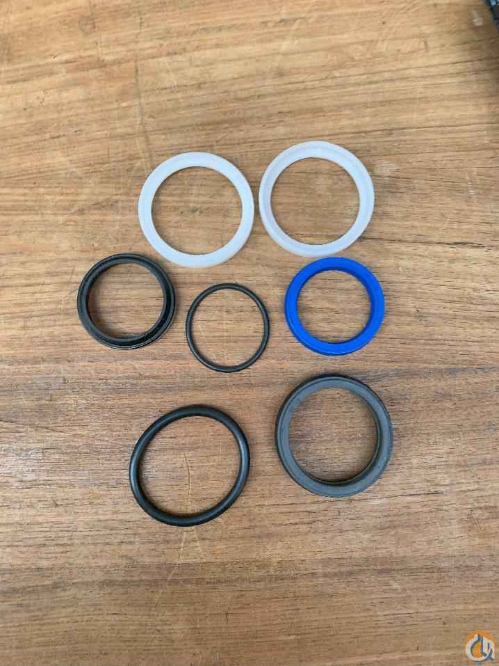 R8549690 - SET OF SEALS