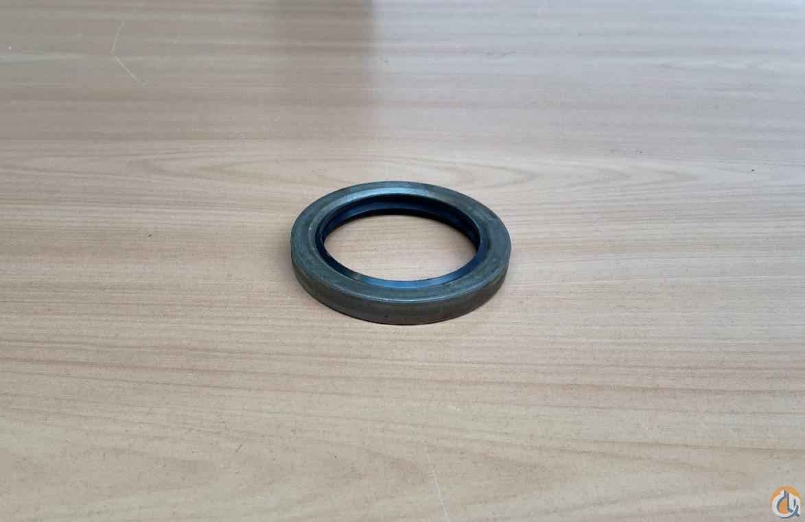 9049101215 - SEAL. OIL