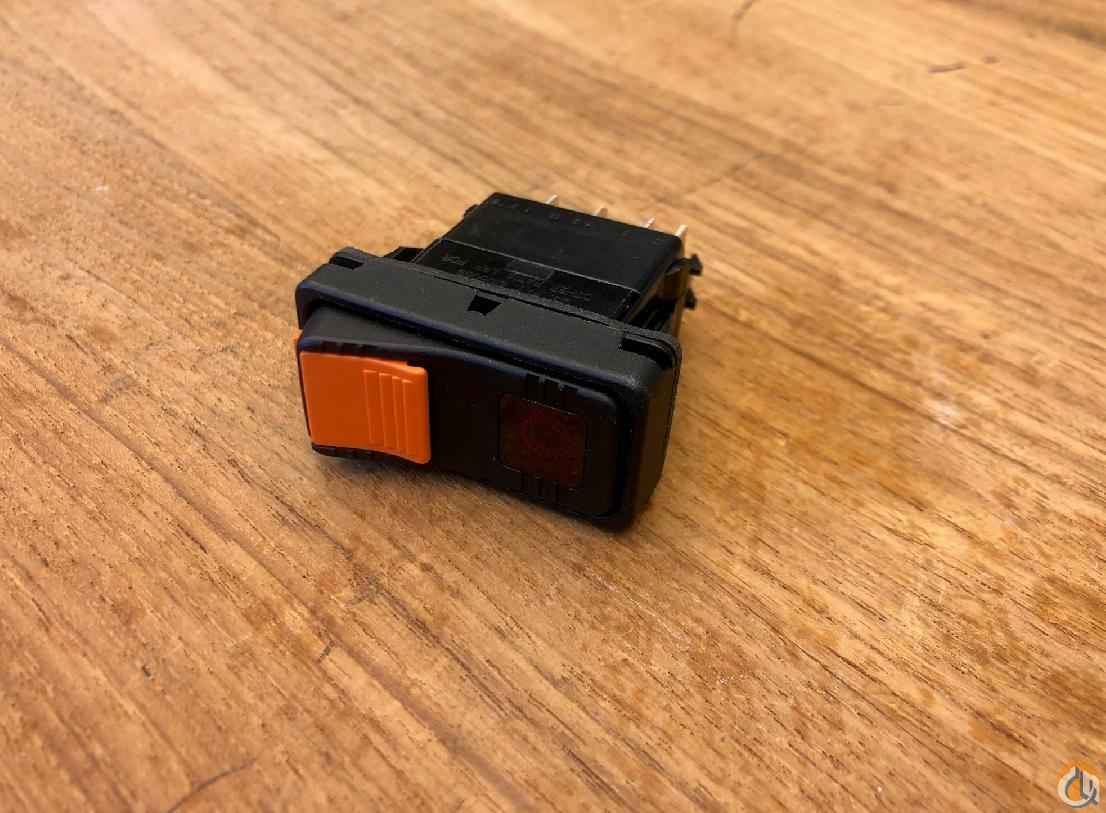 7872100004 - SWITCH, LOCK ROCKER