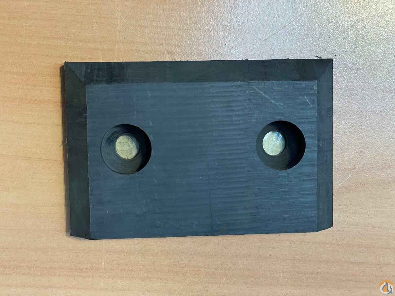 6671000235 - WEAR PAD