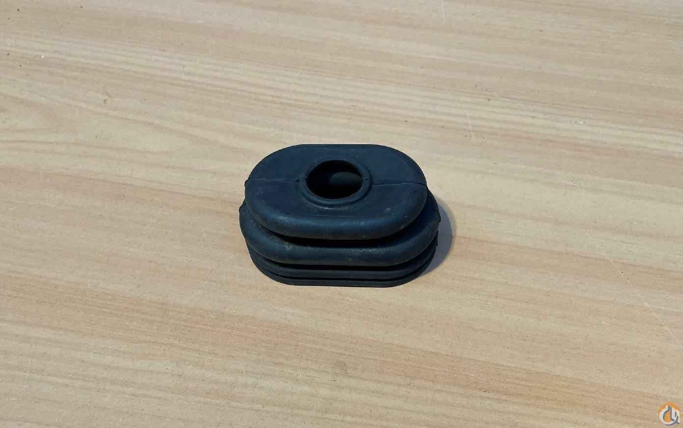 7172000015 - BOOT, RUBBER