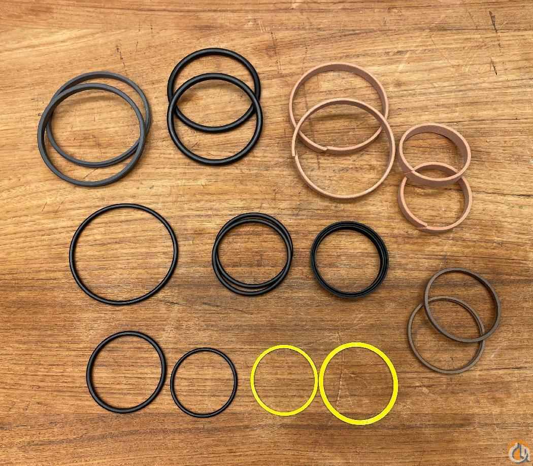 42235412 - SEAL KIT