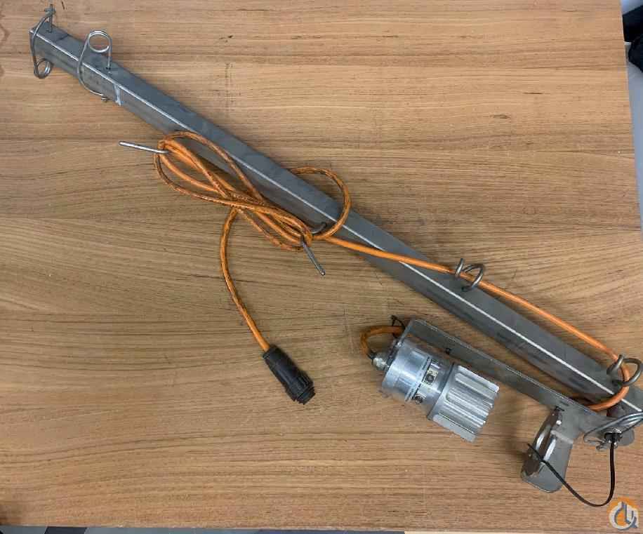 3126100-U - HAZARD LIGHT CPL. W1TH HOLDER