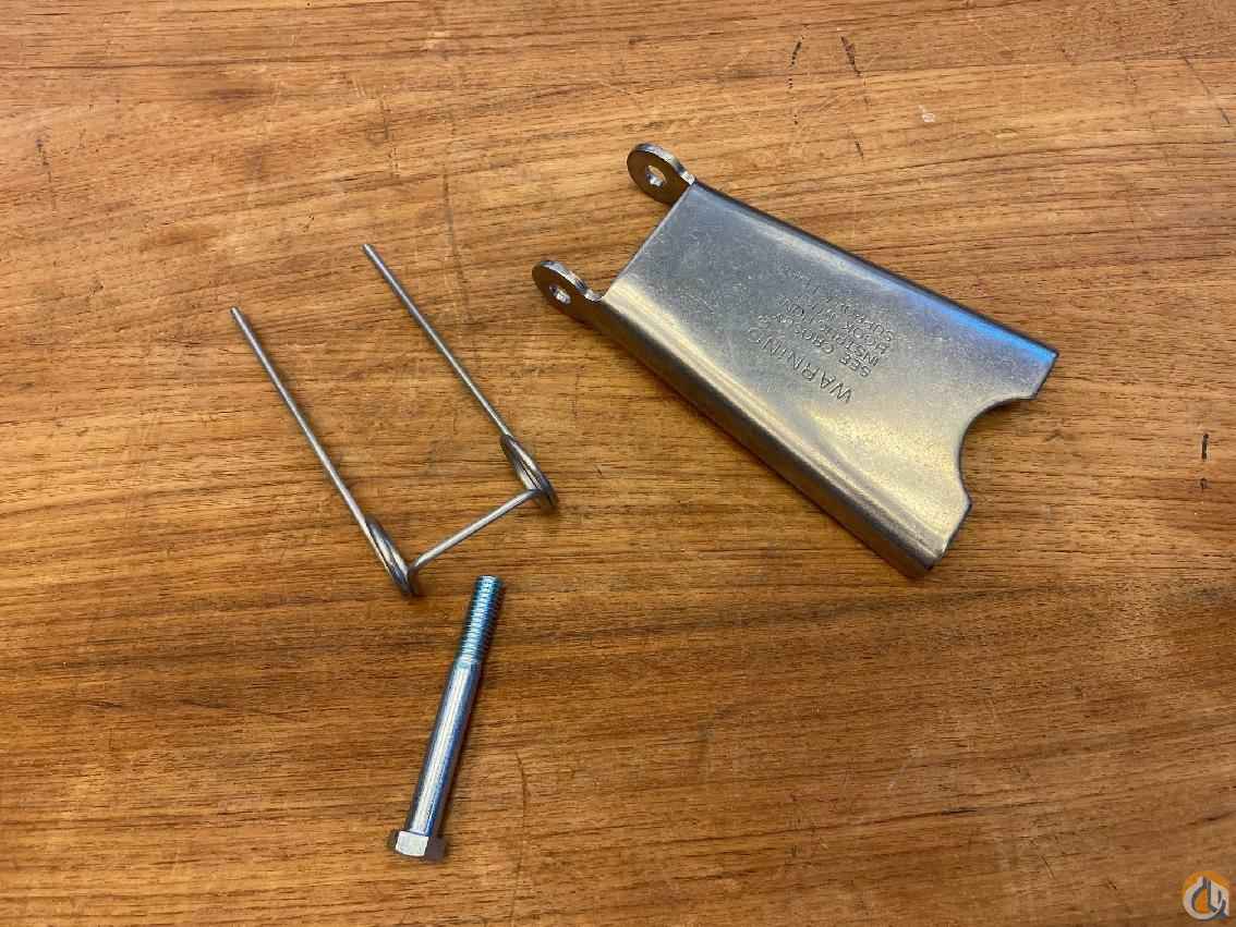 7576000007 - SAFETY LATCH ASY