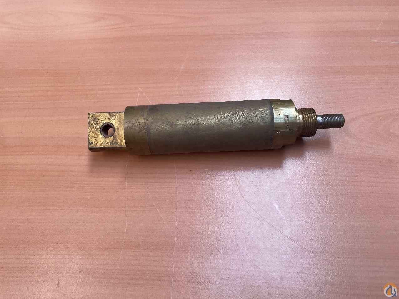 7372000721 - CYLINDER AIR 1 1/2